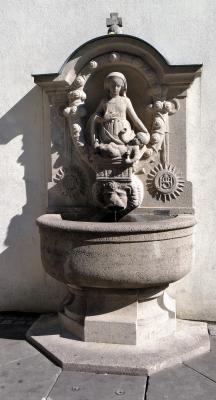 Brunnen vor der Dreifaltigkeitskirche in Konstanz